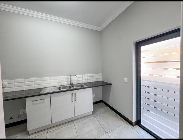 3 BEDROOM HOUSE FOR SALE IN MIDSTREAM ESTATE